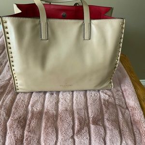 VALENTINO GARAVANI ROCKSTUD TOTE BAG - TAN
